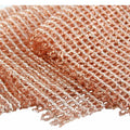 Rose gold kupfertuch mit feinem gittermuster aus mesh stoff und schimmernder oberfläche