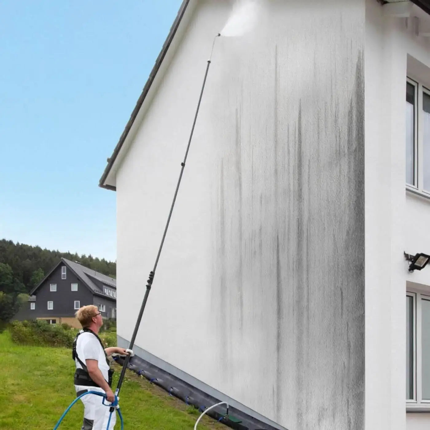 Schwarz weißer druckstrahlerstab mit ausziehbarem griff am hermes kombilanze ecoline 10 m
