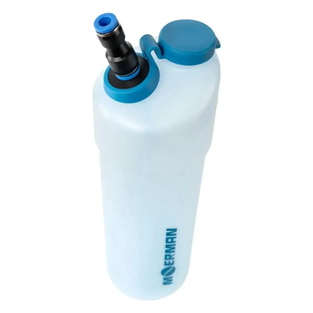 Transparente weiße plastiksprühflasche merman mit blauem deckel und schwarzem gewindeverbindungsstück für moerman spray-ray