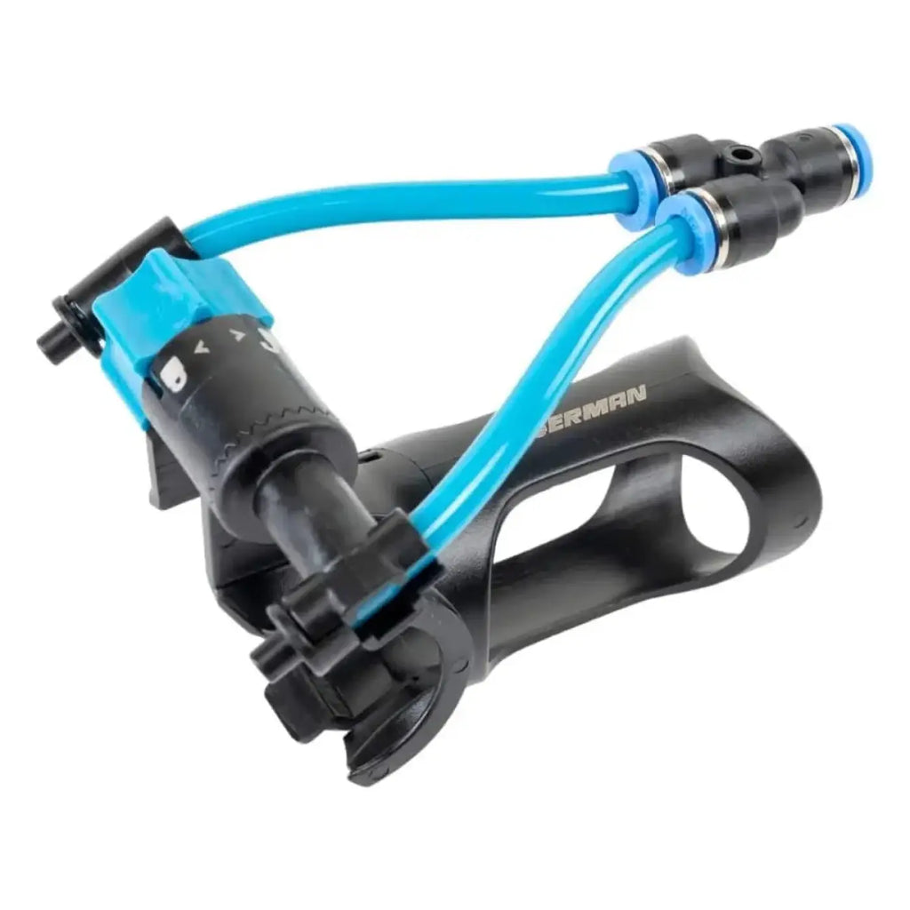 Schwarz-blaues fahrradflaschenhalter mit integriertem pumpenmechanismus moerman spray-ray kopf rückansicht
