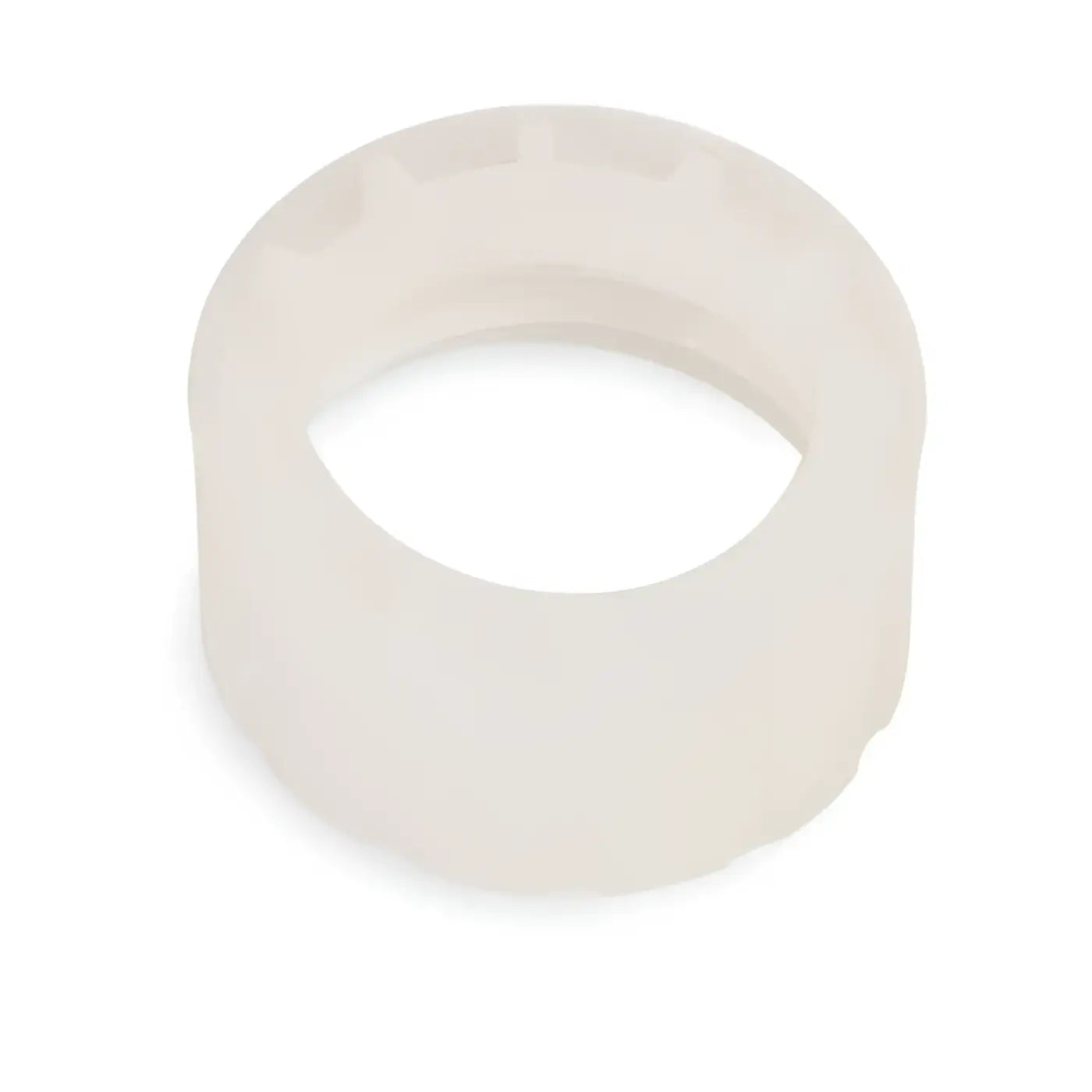 Weißer kunststoffring muffe schraubbar mit strukturierter außenkante und glattem inneren für saugschlauch 32mm ø