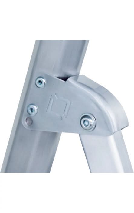 Silver aluminium leitergelenk mit geprägtem munk logo und vier schrauben an der ml stufen-stehleiter einseitig begehbar