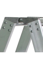 Silberne alu stufen-stehleiter munk 250 kg beidseitig begehbar mit clip-step r13 und verstärkten gelenken