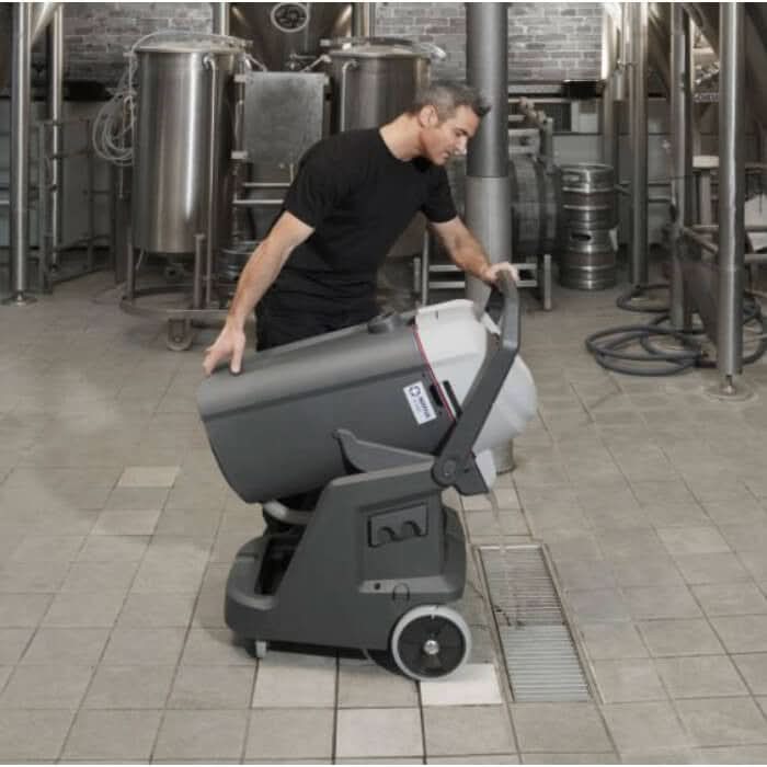 Nilfisk vl500 75-2 edf nasssauger trockensauger graue industrielle bodenreinigungsmaschine mit weißem tank und schwarzen rädern