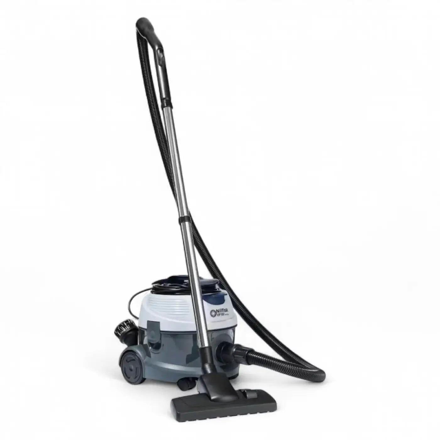 Grau weißer miele kanisterstaubsauger mit schwarzem schlauch und griff nilfisk vp100-eu staubsauger vorne gezeigt