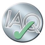 Silberner runder badge mit den buchstaben iaq in metallischer schrift und grünem haken auf lösung glöckner solubac rtu geruchsvernichter 500 ml