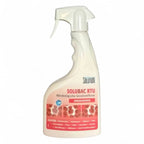 Weiße plastik-sprühflasche mit rosa weißem label solution solubac rtu für mikrobiologische geruchsvernichtung 500 ml