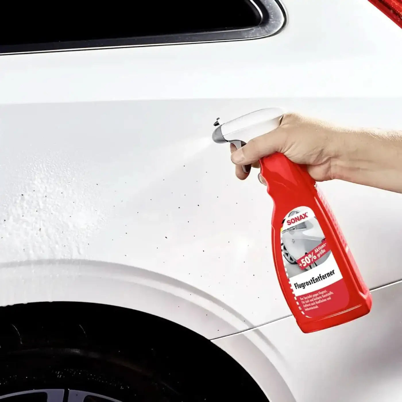 Roter sonax flugrostentferner spray 500ml mit weißer düse zum entfernen von vogelkot auf autoflächen