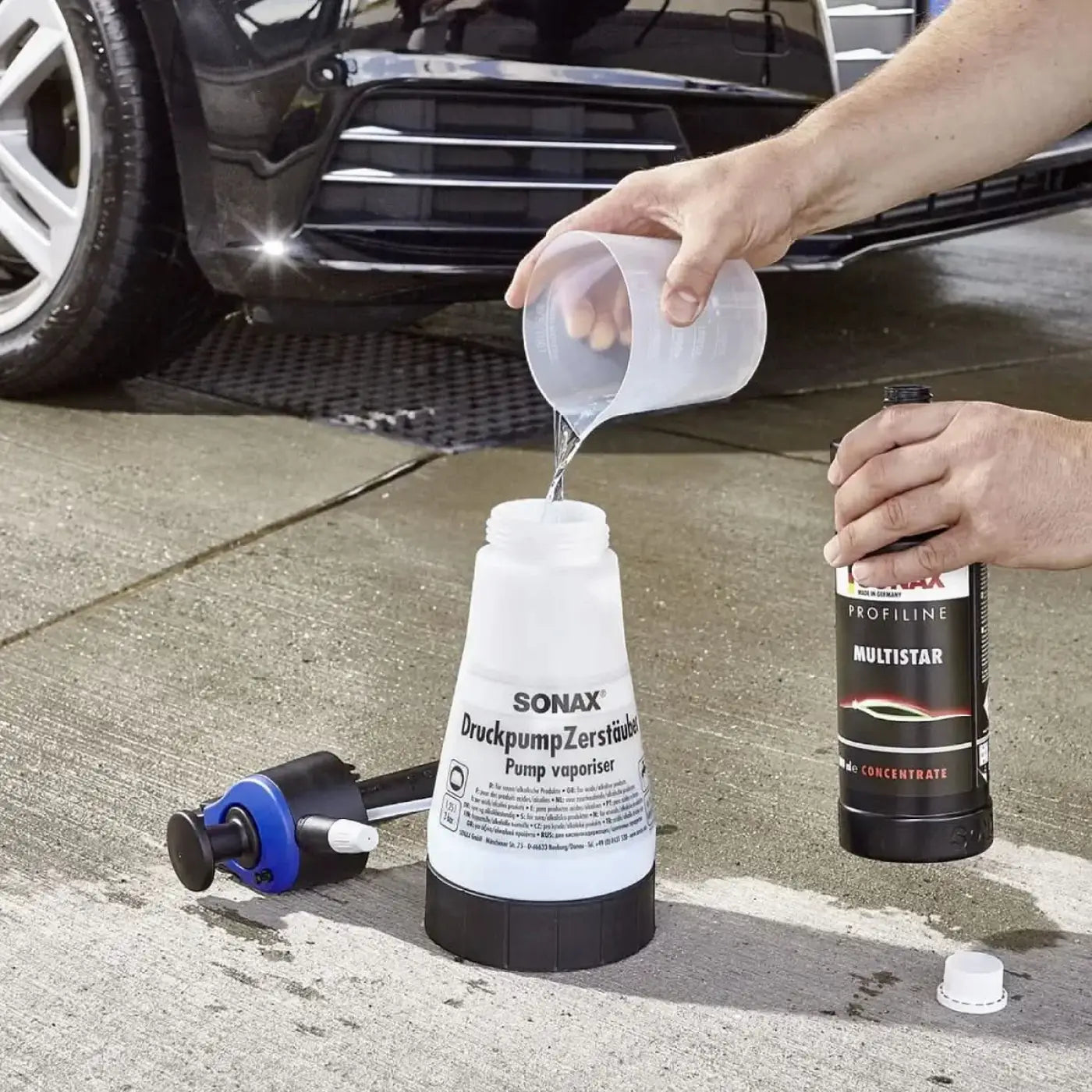 Weiß und schwarz sonax pump vaporiser mit blauem pumpaufsatz für sonax profiline multistar 1l reiniger