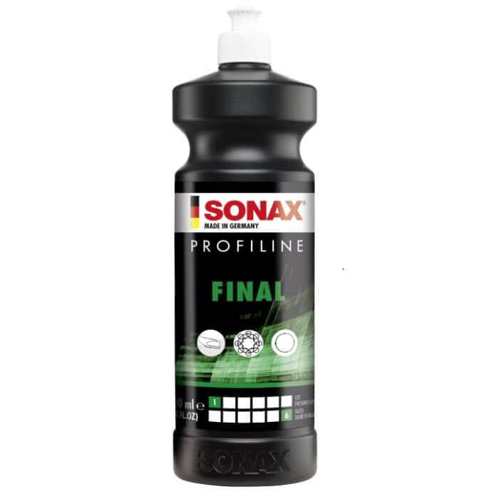 Schwarze plastikflasche mit weißem pumpspender und beschriftung sonax profiline final für all-in-one politur 1l