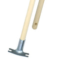 Lightfarbener gärtnereiwerkzeugstiel sorex aus holz mit metall t-förmigem kopf 1400x28mm ohne konus