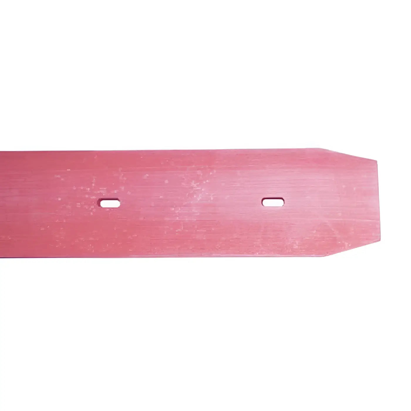 Roter hölzerner zaunpfosten mit zwei ovalen löchern für tennant sauglippe vorne t5680