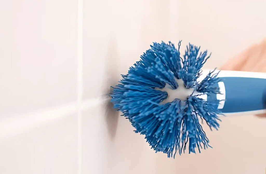 Unger eckreinigungsbürste blaue borsten und blau weißer griff für präzise eckreinigung