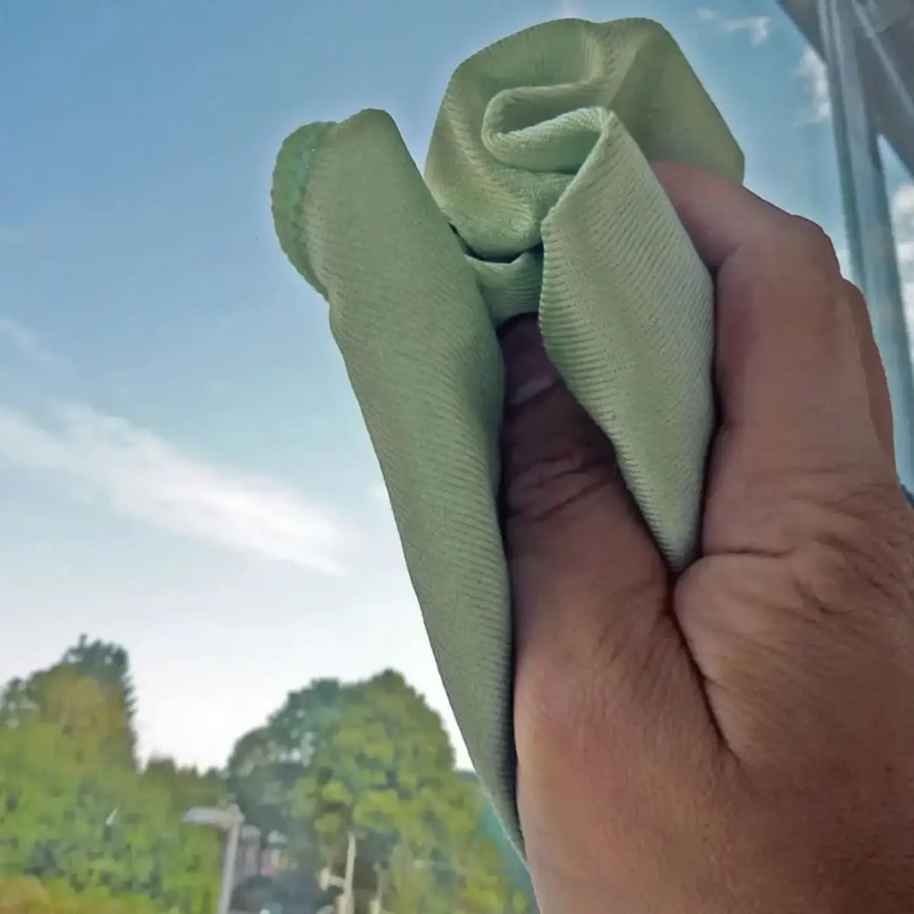 Ungers microfiber cloth grün mfl held in hand soft light green microfiber cloth for cleaning and wiping surfaces