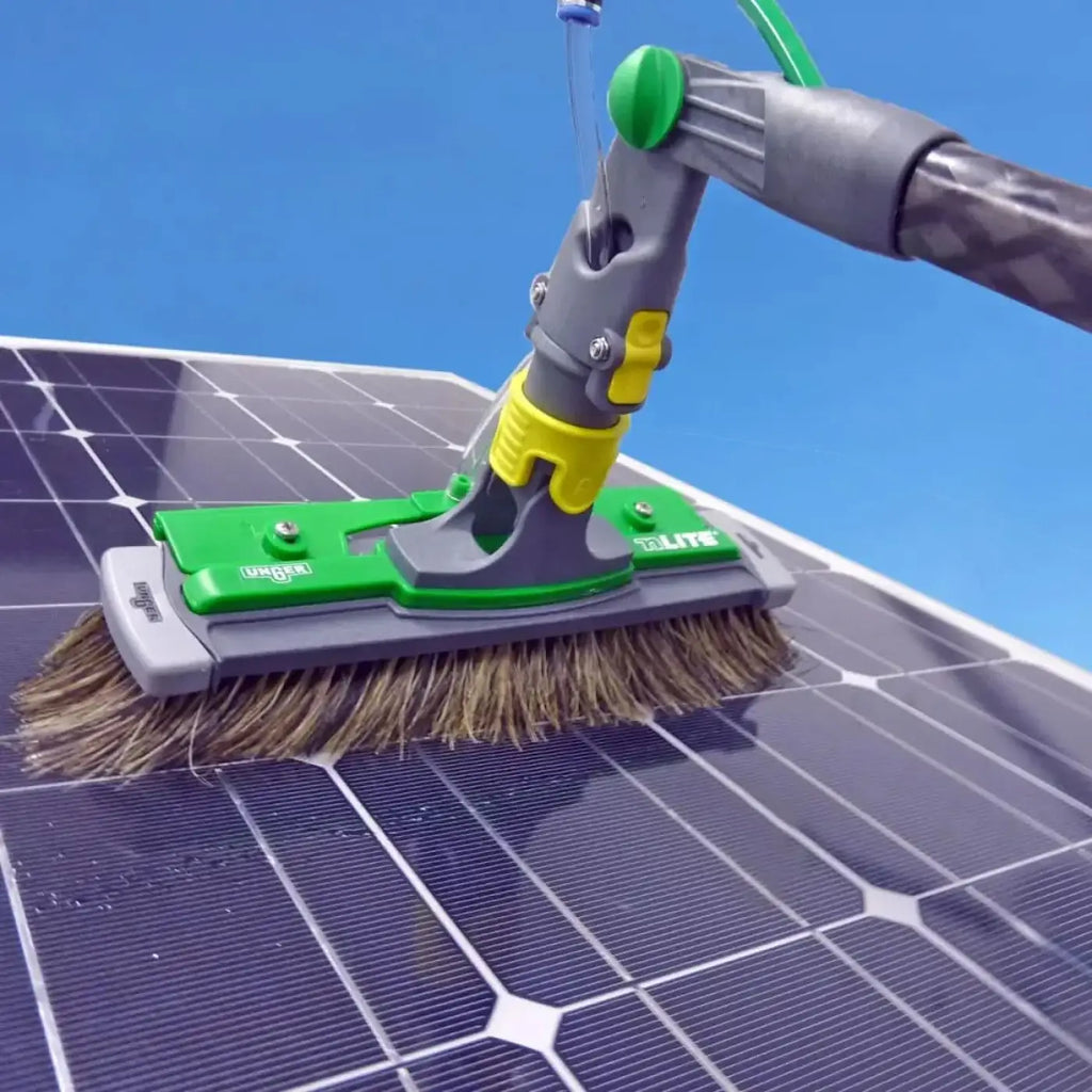 Unger nLite Hybrid Bürste NUH grün und grau mit gelbem Stellknopf zum Reinigen von Solarpaneelen