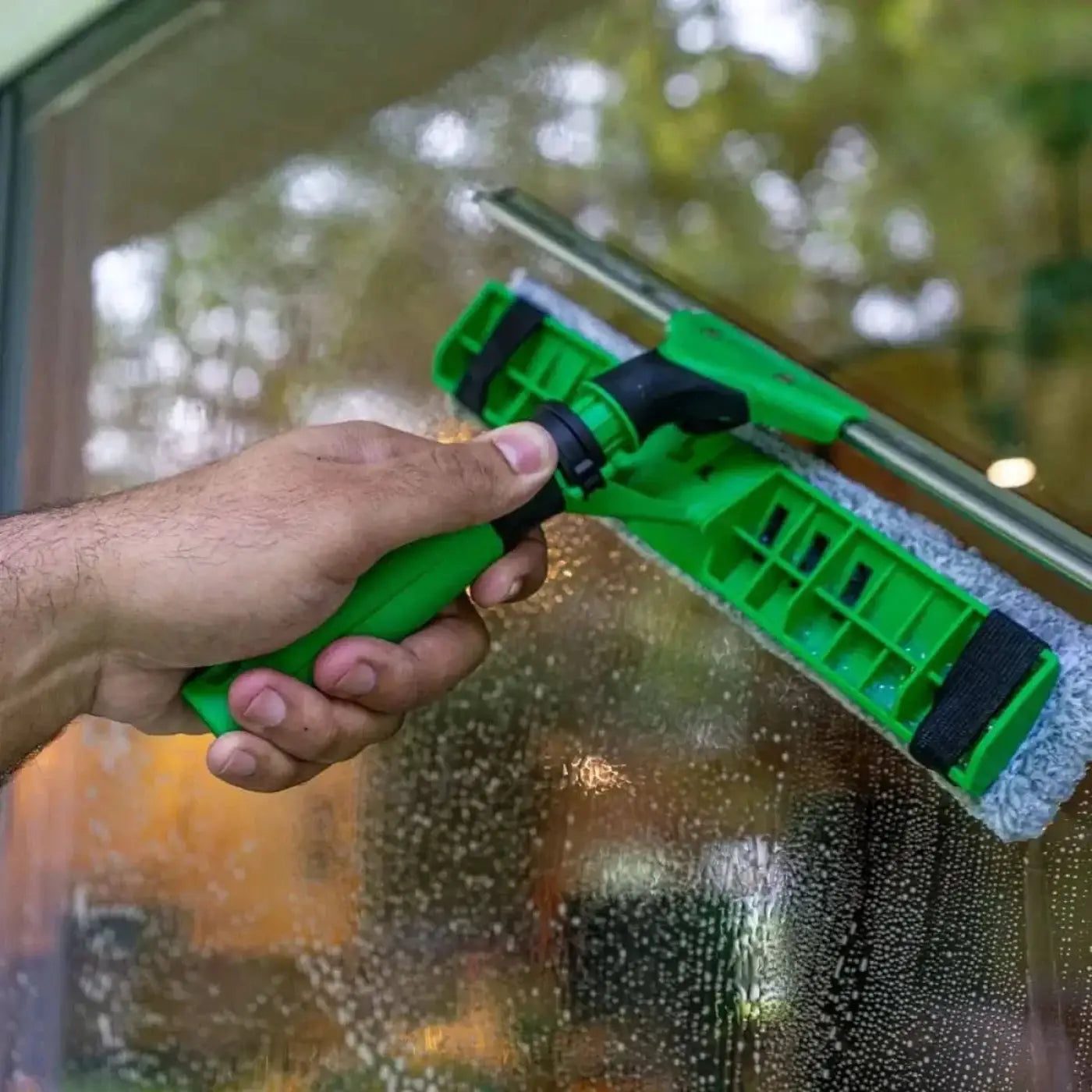 Unger visaversa pro 2in1 grüner plastik-fensterschieber mit grauem mikrofaser-reinigungspad und schwarzen gummigriffen