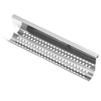 Silberner metallischer drip tray mit geschwungener form und gleichmäßig verteilten löchern für vermop sieb profi-eimer