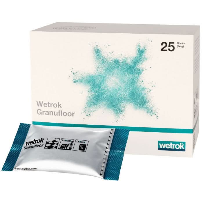 Ein einzelner silberner und türkisfarbener foliebeutel der wetrok granufloor bodenreiniger sticks mit schwarzem logo